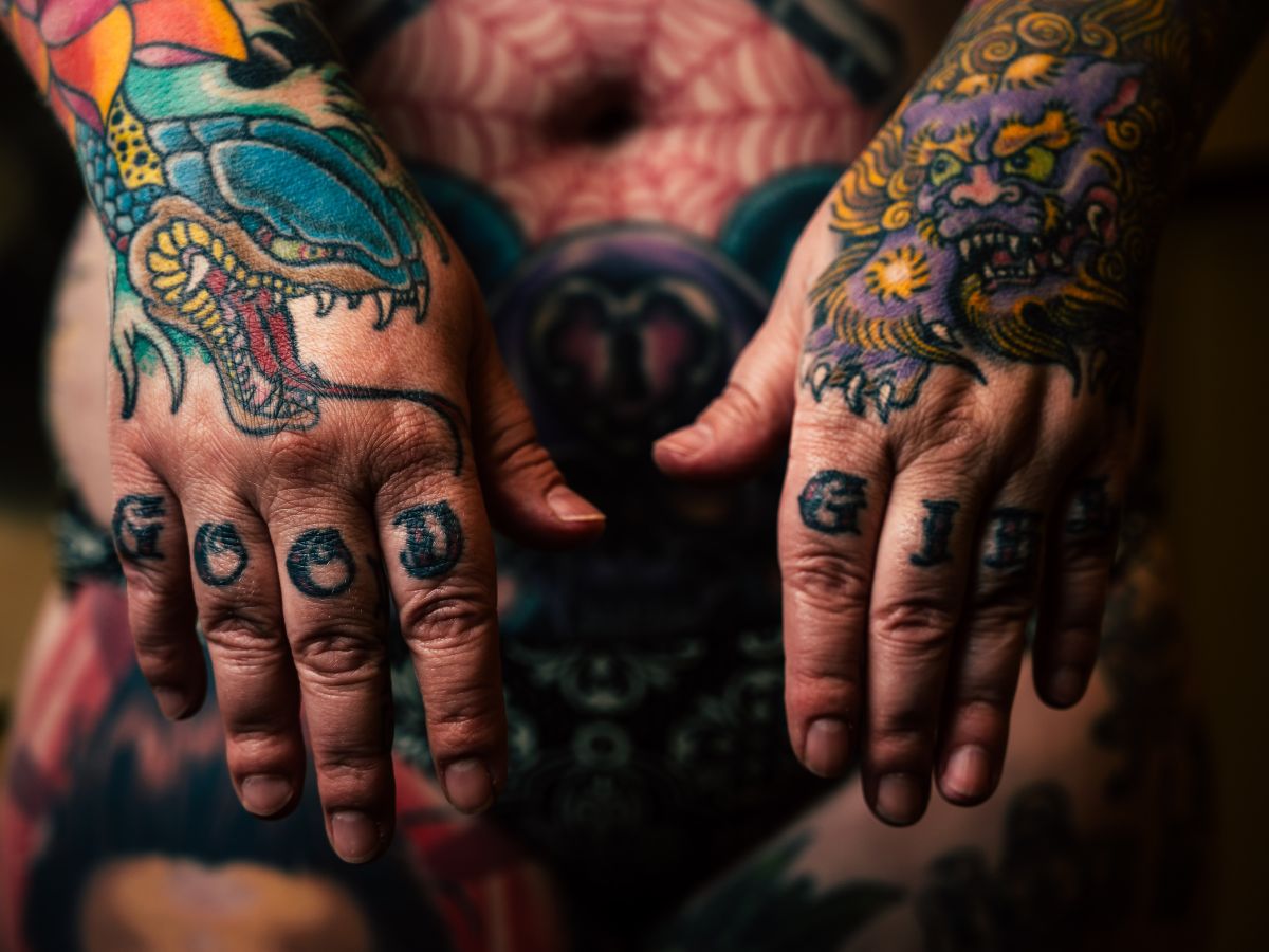 As melhores idéias de tatuagens para mãos femininas