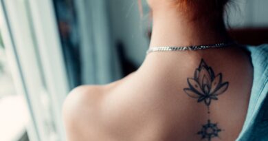 tatuagem de flor de lotus nas costas