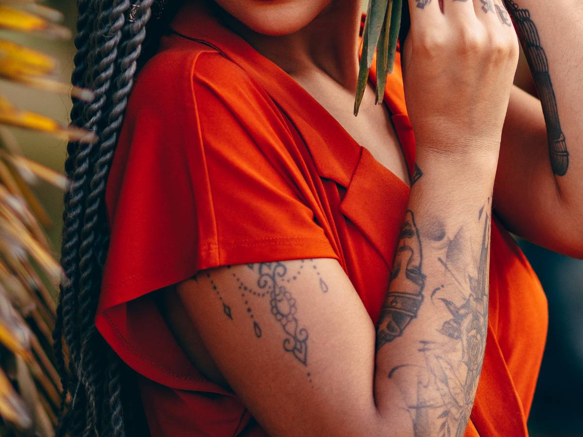 tatuagem feminina delicada no braço