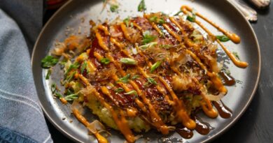 Okonomiyaki panqueca japonesa
